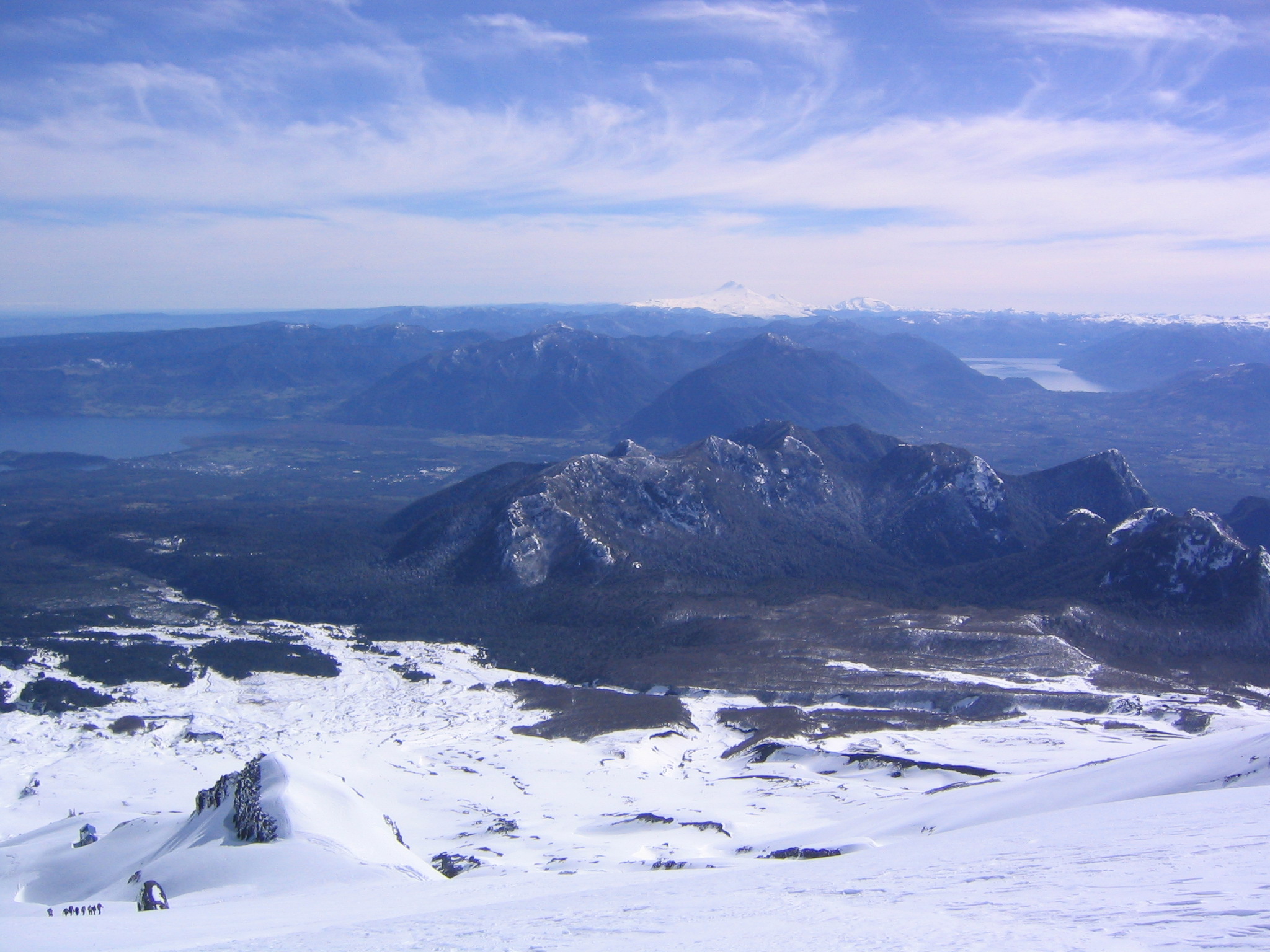 Lagos y montañas de La Araucanía vistos desde el volcán Villarrica